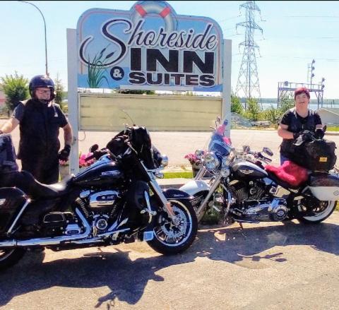Shoreside Inn & Suites Wabamun Buitenkant foto