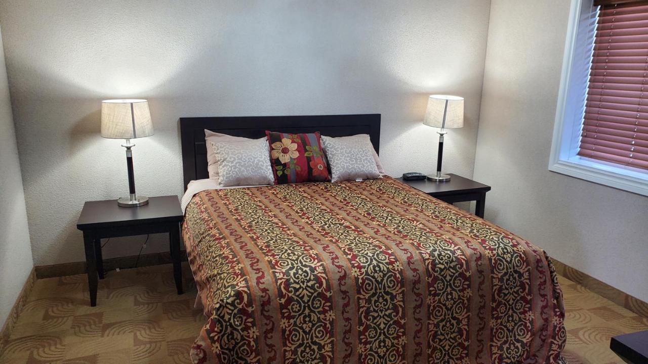 Shoreside Inn & Suites Wabamun Buitenkant foto