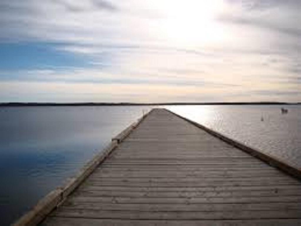 Shoreside Inn & Suites Wabamun Buitenkant foto