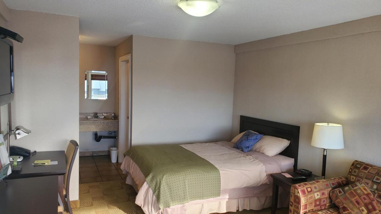 Shoreside Inn & Suites Wabamun Buitenkant foto