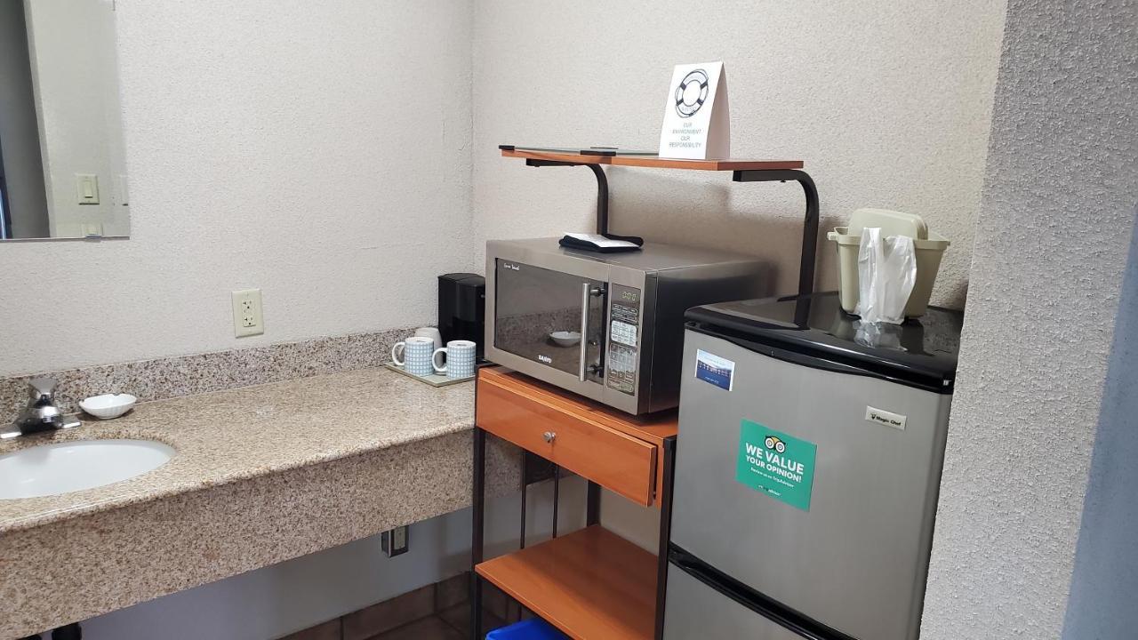 Shoreside Inn & Suites Wabamun Buitenkant foto