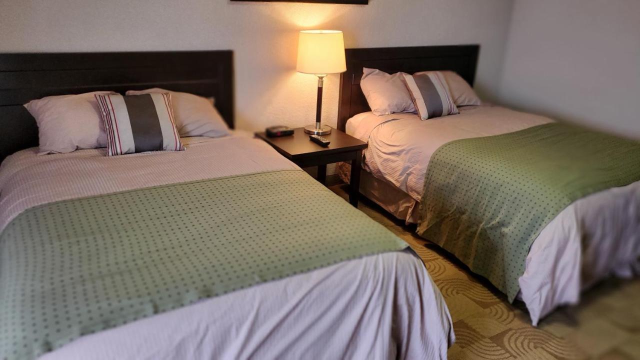Shoreside Inn & Suites Wabamun Buitenkant foto