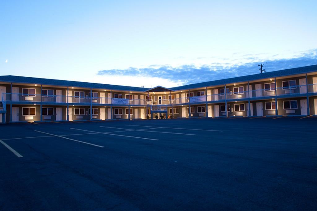Shoreside Inn & Suites Wabamun Buitenkant foto