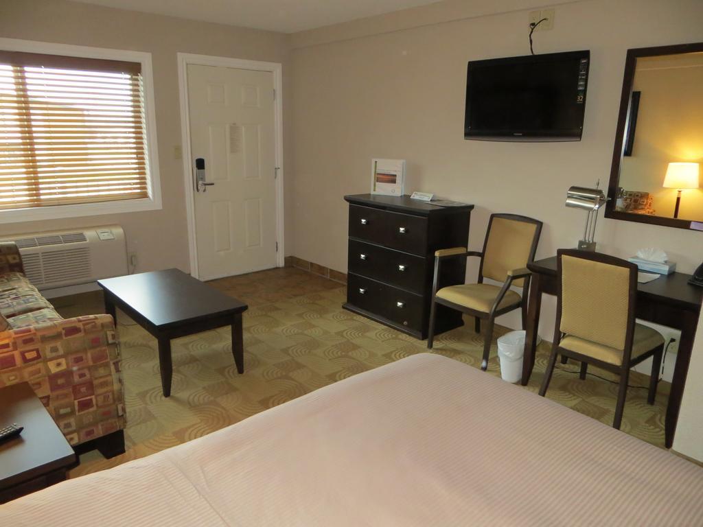 Shoreside Inn & Suites Wabamun Buitenkant foto